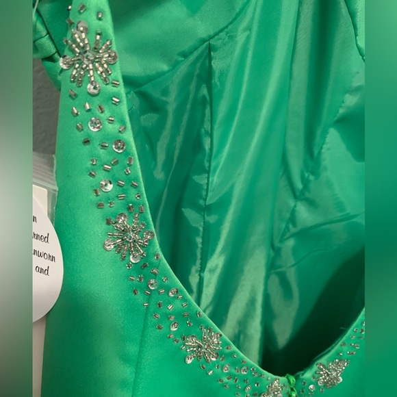 Hailey Logan by Adrianna Papell Long/Prom Formal Gown size 3/4 NWT - Picture 6 of 9